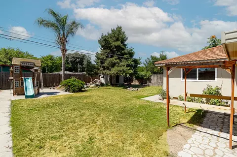 Exterior - 2300 Morningside Dr, Modesto, CA 95355 photo 6 of 9
