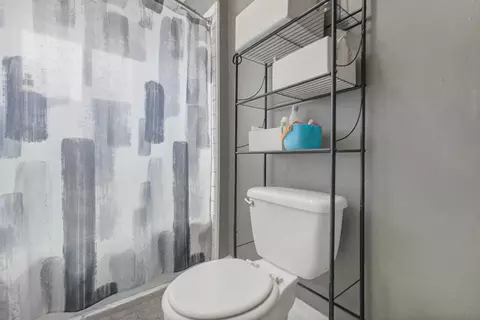 Bath - 1302 Pelton Ave, Modesto, CA 95351 photo 1 of 2