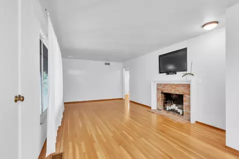 Living - 5849 Topp Ct, Carmichael, CA 95608 photo 2 of 4