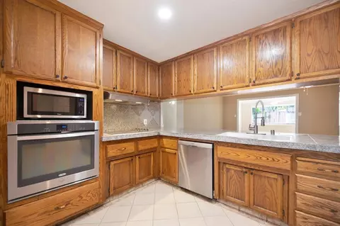 Kitchen - 5905 Marlin Cir, Carmichael, CA 95608 photo 3 of 4