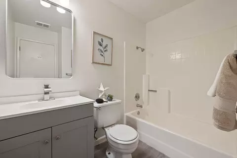 Bath - 3430 Crowley Ct, Tracy, CA 95376 photo 1 of 2
