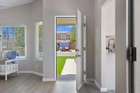 Entry Way - 3430 Crowley Ct, Tracy, CA 95376 photo 2 of 8