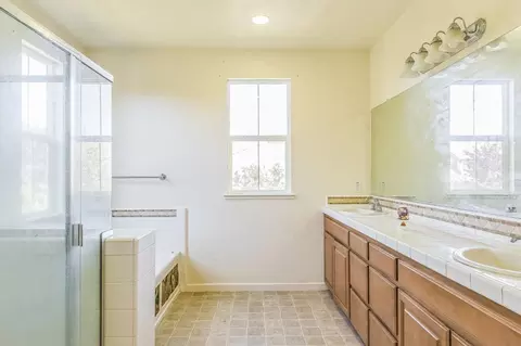 Bath - 9390 Vintner, Patterson, CA 95363 photo 2 of 2