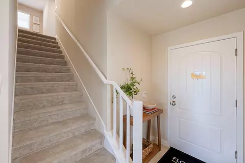 Entry Way - 439 Quarto Dr, Turlock, CA 95380 photo 2 of 3