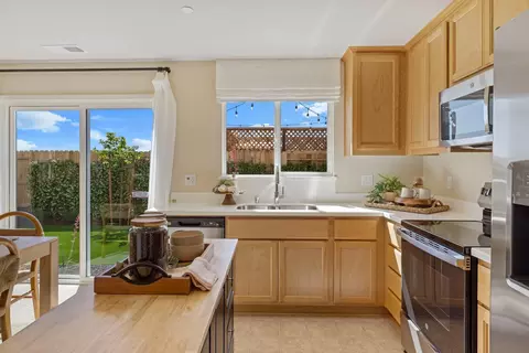 Kitchen - 439 Quarto Dr, Turlock, CA 95380 photo 3 of 3