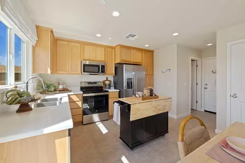Kitchen - 439 Quarto Dr, Turlock, CA 95380 photo 2 of 3