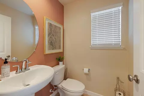 Bath - 439 Quarto Dr, Turlock, CA 95380 photo 1 of 3