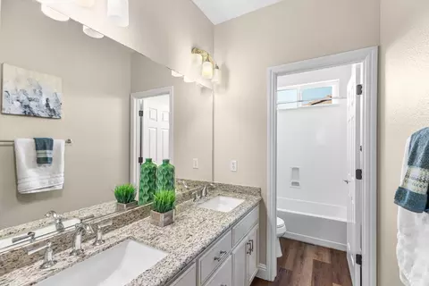 Bath - 1846 Bankston Dr, Tracy, CA 95304 photo 6 of 6