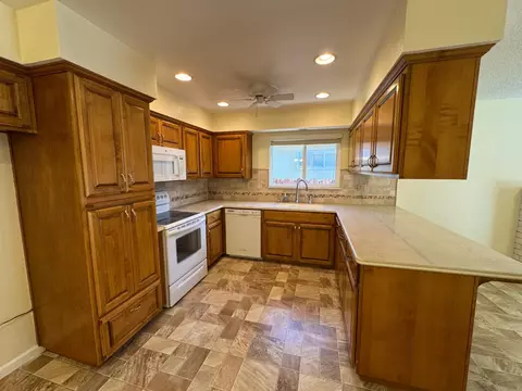2405 Queenaire Ln, Modesto, CA 95350 photo 11