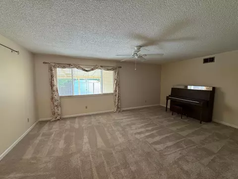 2405 Queenaire Ln, Modesto, CA 95350 photo 2