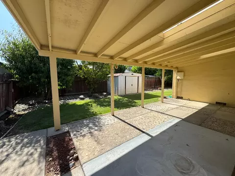2405 Queenaire Ln, Modesto, CA 95350 photo 13
