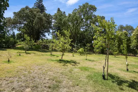 Exterior - 1717 Edgebrook Dr, Modesto, CA 95354 photo 10 of 28