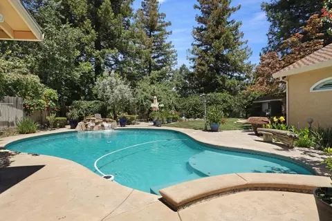 Exterior - 1717 Edgebrook Dr, Modesto, CA 95354 photo 13 of 28