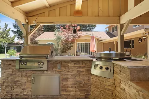 Kitchen - 1717 Edgebrook Dr, Modesto, CA 95354 photo 17 of 17