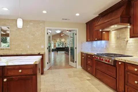 Kitchen - 1717 Edgebrook Dr, Modesto, CA 95354 photo 12 of 17