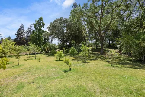 Exterior - 1717 Edgebrook Dr, Modesto, CA 95354 photo 9 of 28