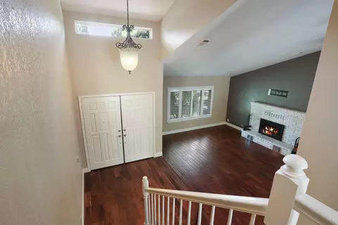 Entry Way - 1717 Edgebrook Dr, Modesto, CA 95354 photo 4 of 4