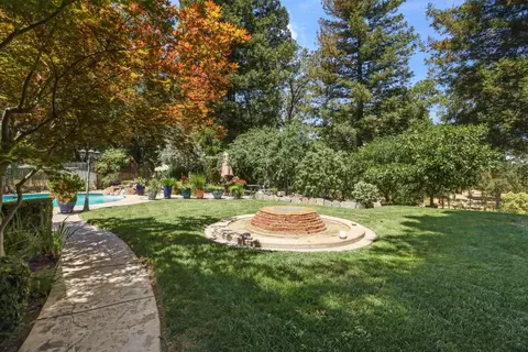 Exterior - 1717 Edgebrook Dr, Modesto, CA 95354 photo 14 of 28