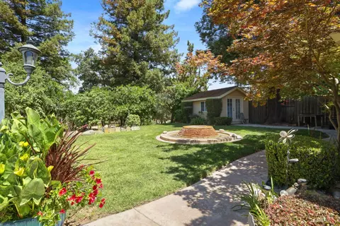 Exterior - 1717 Edgebrook Dr, Modesto, CA 95354 photo 16 of 28