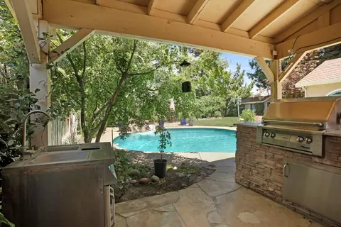 Exterior - 1717 Edgebrook Dr, Modesto, CA 95354 photo 25 of 28