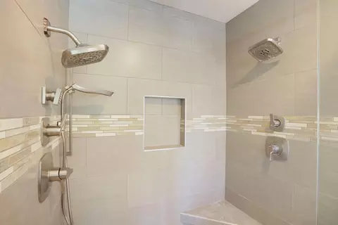 Bath - 1717 Edgebrook Dr, Modesto, CA 95354 photo 5 of 9