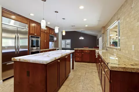 Kitchen - 1717 Edgebrook Dr, Modesto, CA 95354 photo 5 of 17