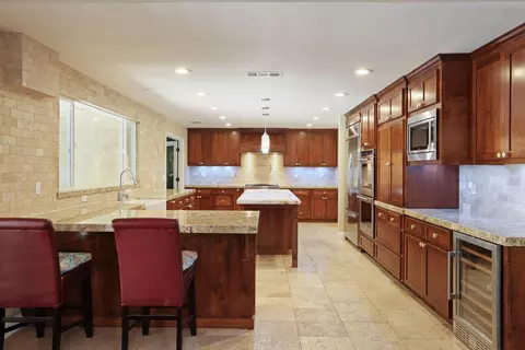 Kitchen - 1717 Edgebrook Dr, Modesto, CA 95354 photo 10 of 17