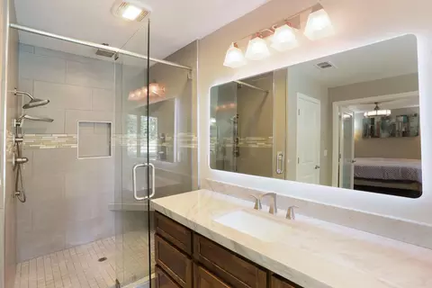 Bath - 1717 Edgebrook Dr, Modesto, CA 95354 photo 4 of 9