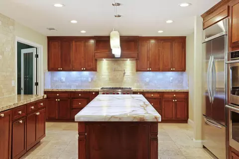 Kitchen - 1717 Edgebrook Dr, Modesto, CA 95354 photo 11 of 17