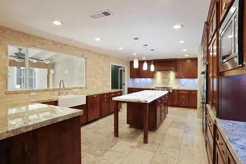 Kitchen - 1717 Edgebrook Dr, Modesto, CA 95354 photo 9 of 17