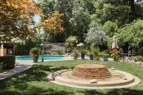 Exterior - 1717 Edgebrook Dr, Modesto, CA 95354 photo 15 of 28