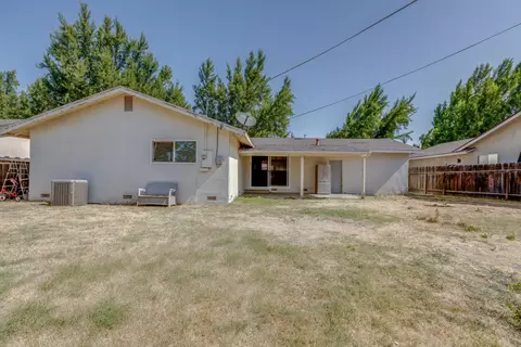 Exterior - 1700 Wolverine Way, Modesto, CA 95355 photo 3 of 3
