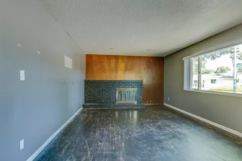 Living - 1700 Wolverine Way, Modesto, CA 95355 photo 4 of 5