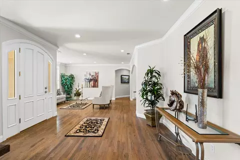 Entry Way - 1545 Thunderbird Dr, Modesto, CA 95356 photo 2 of 11