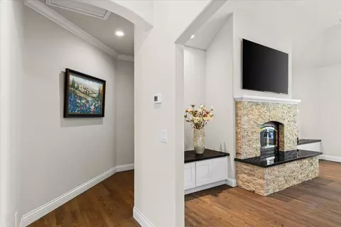 Entry Way - 1545 Thunderbird Dr, Modesto, CA 95356 photo 3 of 11