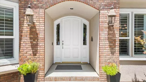 Entry Way - 1545 Thunderbird Dr, Modesto, CA 95356 photo 1 of 11