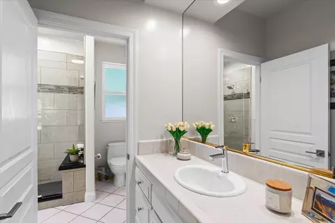 Bath - 1545 Thunderbird Dr, Modesto, CA 95356 photo 7 of 10