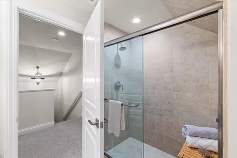 Bath - 1545 Thunderbird Dr, Modesto, CA 95356 photo 10 of 10