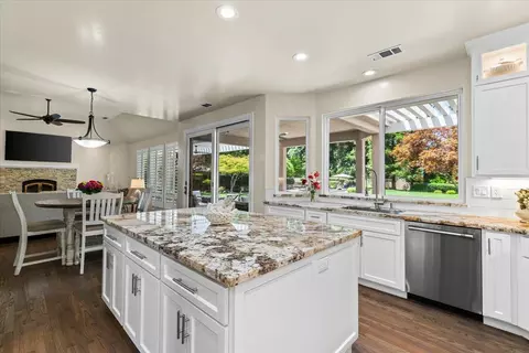 Kitchen - 1545 Thunderbird Dr, Modesto, CA 95356 photo 6 of 8
