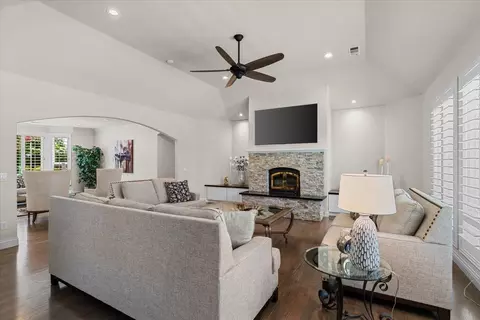 Living - 1545 Thunderbird Dr, Modesto, CA 95356 photo 3 of 4