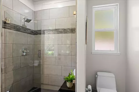 Bath - 1545 Thunderbird Dr, Modesto, CA 95356 photo 8 of 10