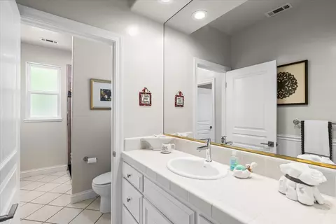 Bath - 1545 Thunderbird Dr, Modesto, CA 95356 photo 6 of 10