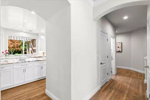 Entry Way - 1545 Thunderbird Dr, Modesto, CA 95356 photo 4 of 11
