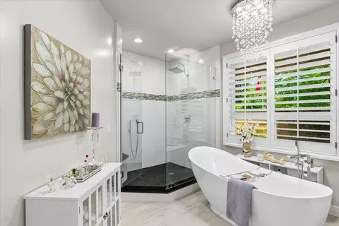 Bath - 1545 Thunderbird Dr, Modesto, CA 95356 photo 2 of 10