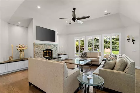 Living - 1545 Thunderbird Dr, Modesto, CA 95356 photo 1 of 4