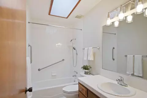 Bath - 1620 Carleton Dr, Turlock, CA 95382 photo 2 of 3