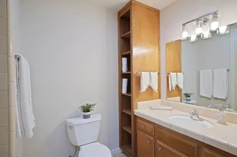 Bath - 1620 Carleton Dr, Turlock, CA 95382 photo 3 of 3