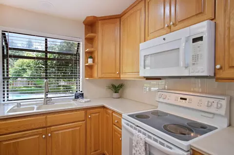 Kitchen - 1620 Carleton Dr, Turlock, CA 95382 photo 3 of 4
