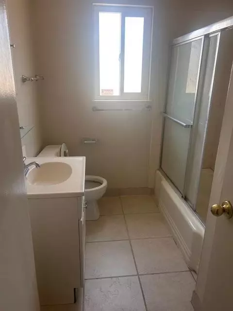 Bath - 2217 Vicki Dr, Modesto, CA 95350 photo 1 of 2