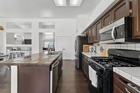 Kitchen - 1569 Via Compania, Gustine, CA 95322 photo 2 of 2